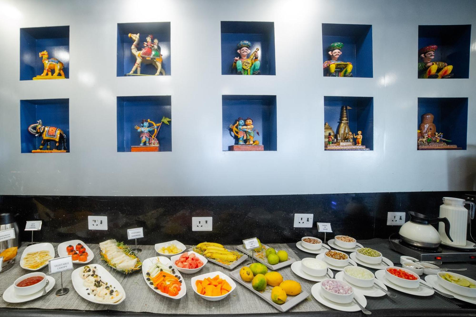 Hotel Pearl Courtyard Varanasi Exterior foto